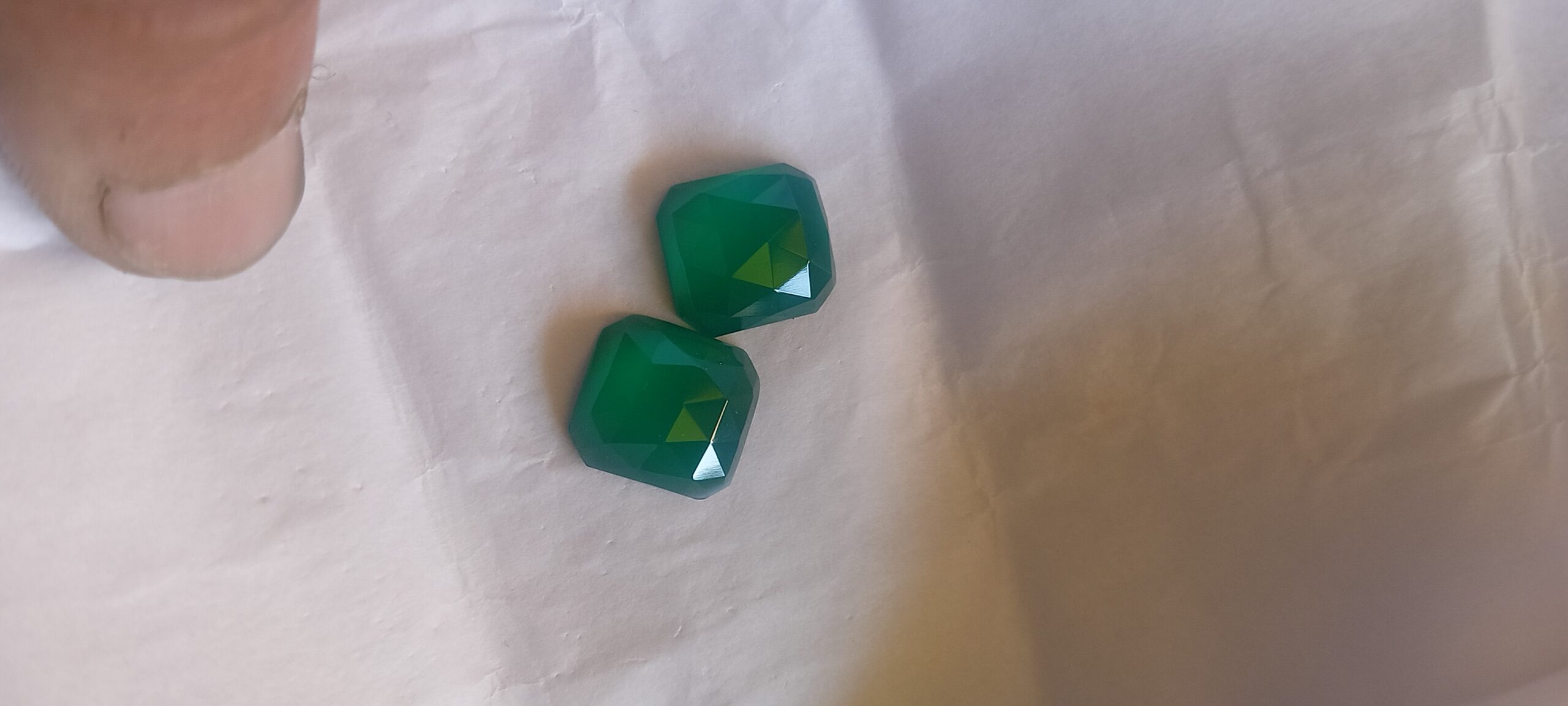 green onyx rose cut 10x12mm oval matching pair (earrings) green onyx rose cut 10x12mm oval matching pair (earrings)